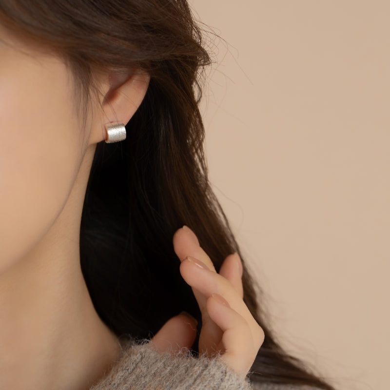 Delicate and unique, brushed, painless, piercing, ear clips