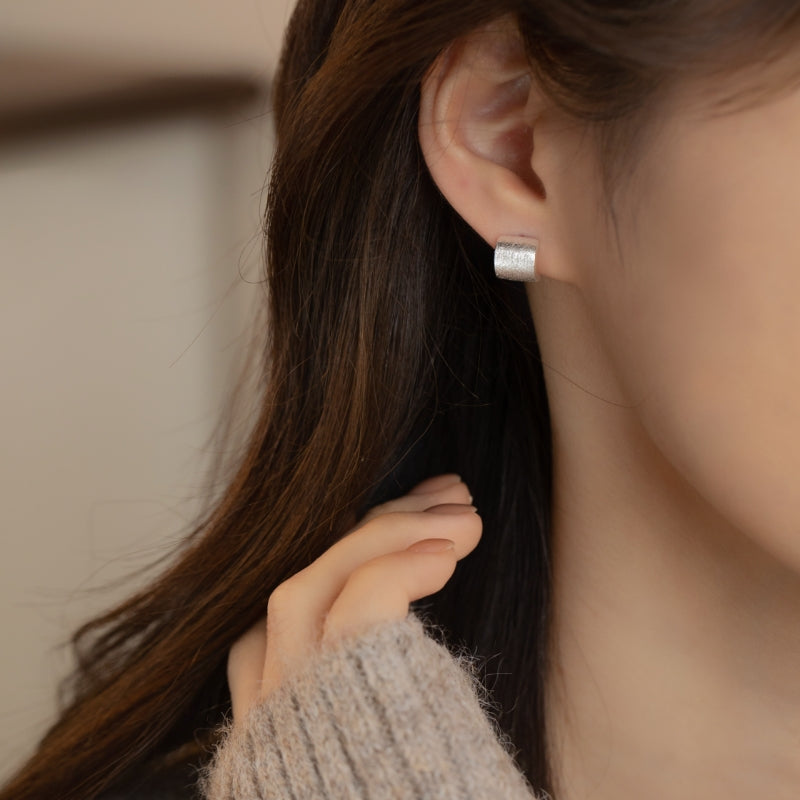 Delicate and unique, brushed, painless, piercing, ear clips