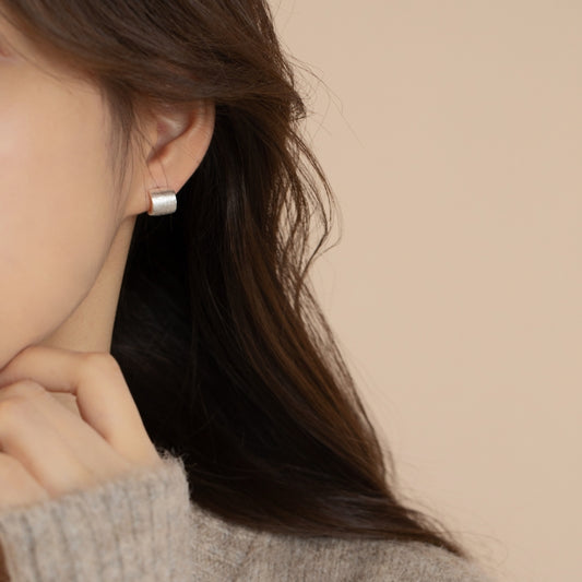 Delicate and unique, brushed, painless, piercing, ear clips
